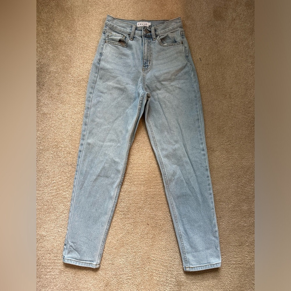 CELLO High Rise Mom Jeans (light wash, size 1)